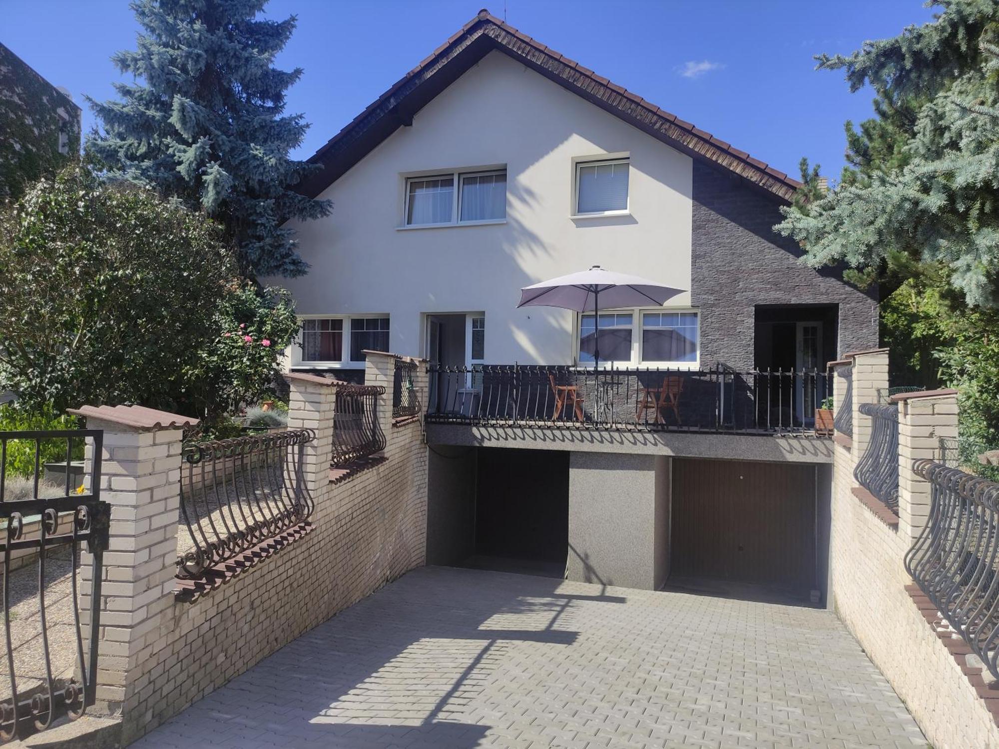 Cozy Gardens Apartments In Prague Ngoại thất bức ảnh